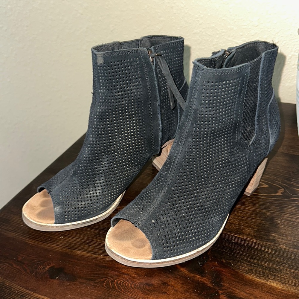 Toms Heels